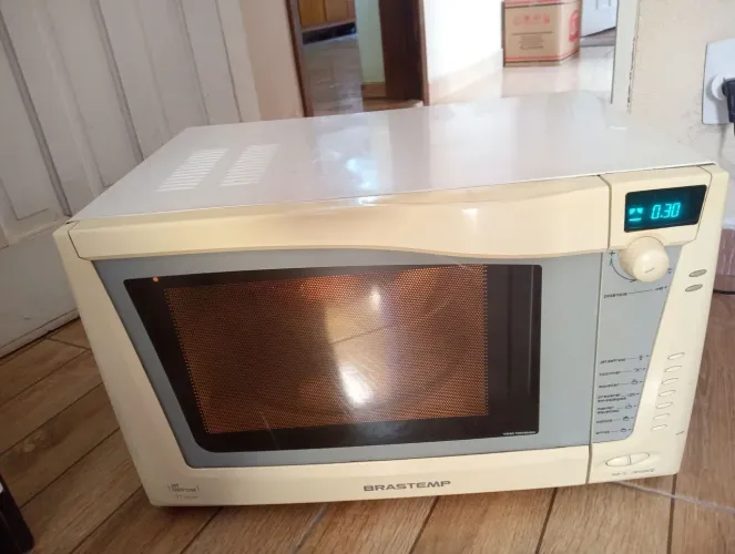 Microondas Brastemp 27 litros com defeito liga porém não faz as funções