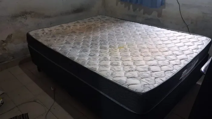 Vendo cama box de casal com colchão Ortobom