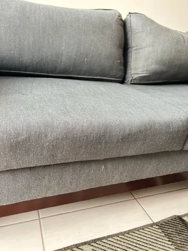 DOAÇÃO | Sofá - estrutura ótima, estofado para reformar