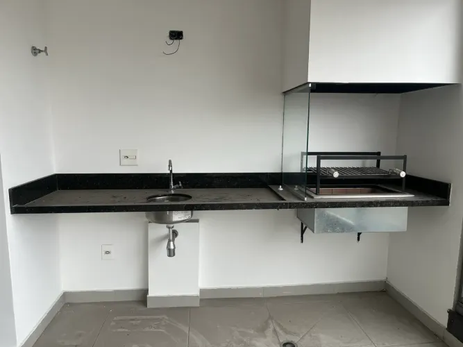 Bancada em Granito Verde Ubatuba 2,65 x 0,65 m + Cuba Inox + Torneira