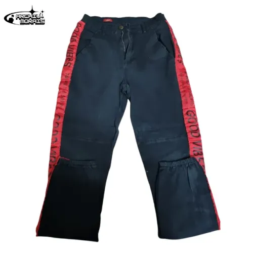 Calça Jeans Jogger Lola Streetwear - Preta com Faixa Vermelha