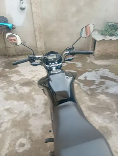 Vendo moto 160 muito conservada