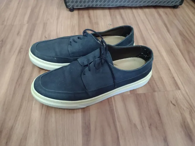 par de tênis n39 casuais masculino em couro azul-marinho com solado emborrachado branco