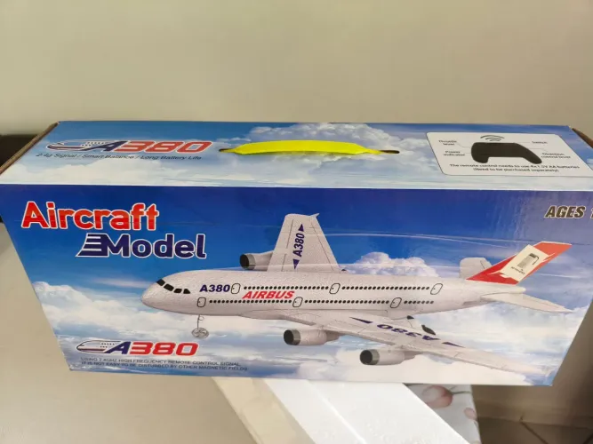 Aeromodelo avião de controle