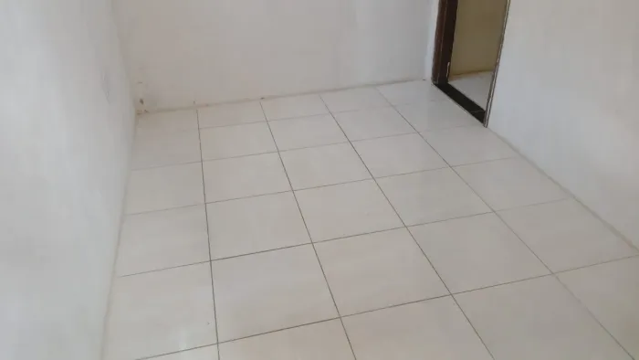 Alugo quarto e sala com suíte $350; reais