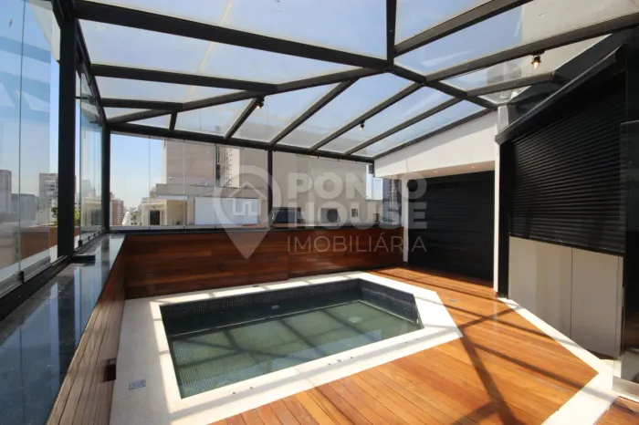 Cobertura com 3 suítes, 4 vagas e piscina para venda e locação em Moema