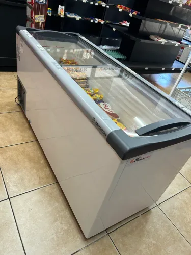 Freezer expositor Vertical Metalfrio