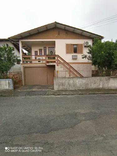 Casa em Rua Bento Gonçalves - Cruzeiro do Sul - Criciúma/SC