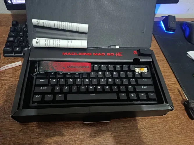 Teclado magnético MAD 60HE da madlions