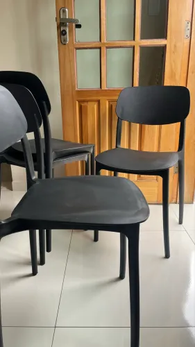 Kit 4 Cadeiras Empilháveis Preta Polipropileno Novas Original Fratini