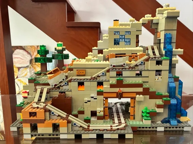 LEGO Minecraft The Mountain Cave (21137) - original LEGO Completo