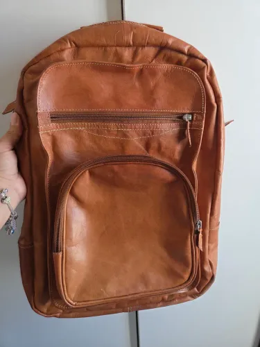 Mochila em couro cru