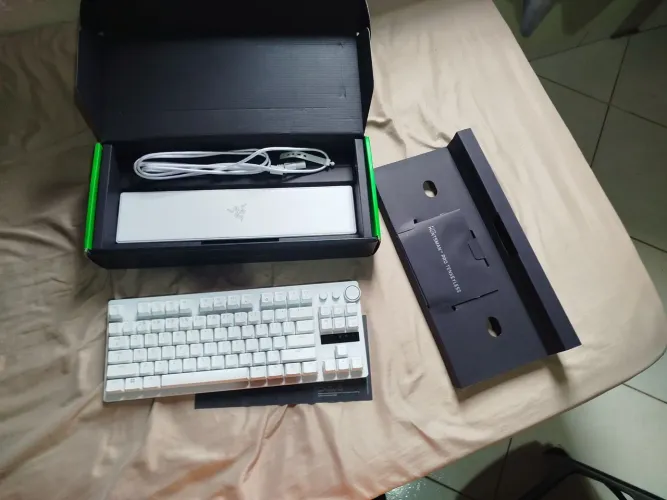 Teclado razer hunstman v3 pro branco