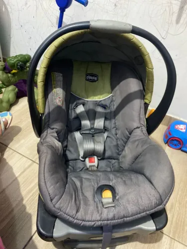 Vendo bebê conforto com acento para carro