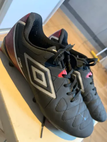 Chuteira Campo Umbro Attak Eternal