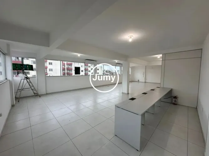 SALA COMERCIAL 130M² / ARACI VAZ CALLADO.