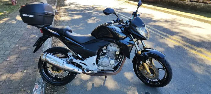 CB300r 2014 PRETA