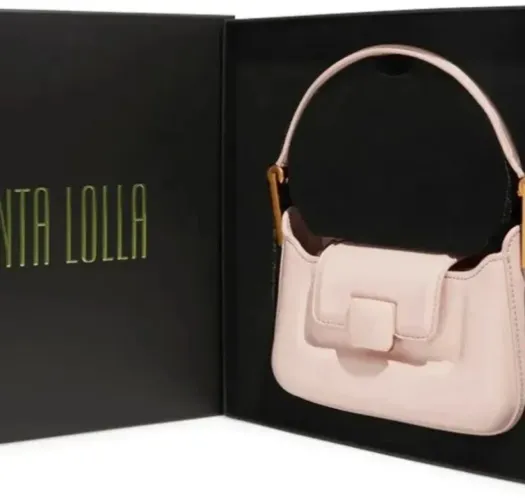 bolsa pequena soft rosa claro santa lolla na caixa