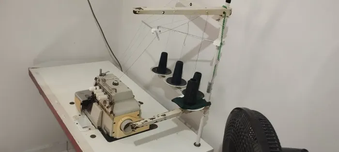 Máquina de costura interloque 