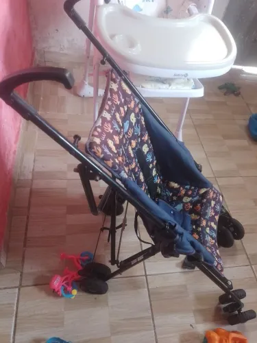 Carrinho acompanho com cadeira de alimentação