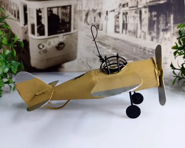 Miniatura Antiga de Avião em lata.