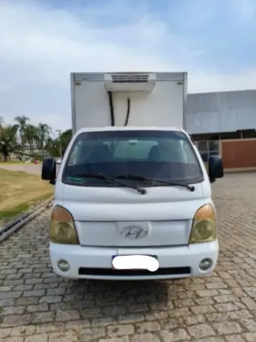 Caminhão baú 