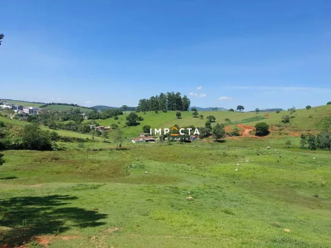 Sítio com 2 dormitórios à venda, 45000 m² por R$ 1.200.000 - Canta Galo - Pouso Alegre/MG