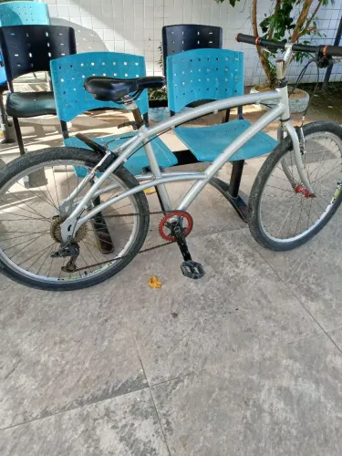 Vendo bicicleta Caloi alumínio aro 26 R$-600,00 fone- *