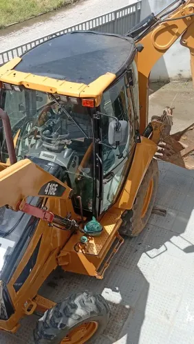 Retro escavadeira Caterpillar 4×4 máquina pronta pra trabalhar  ZAP * 