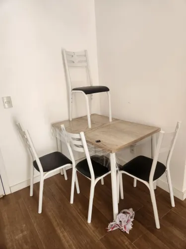 Venda mesa e cadeiras