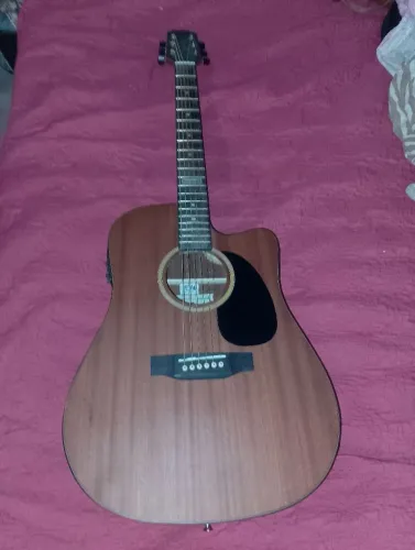 Violão semi novo único dono
