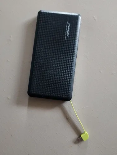 Carregador de celular no precinho