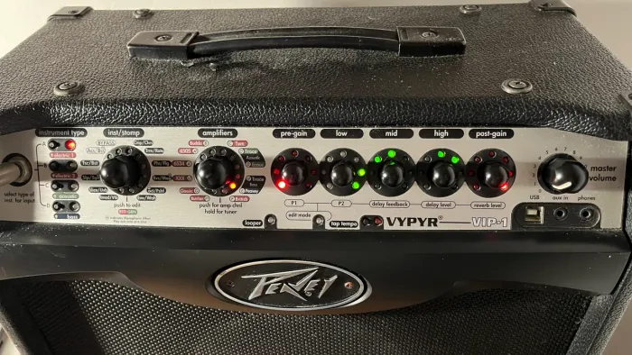 Amplificador Peavey Vypyr VIP-1 (Guitarra, Baixo e Violão) - Impecável