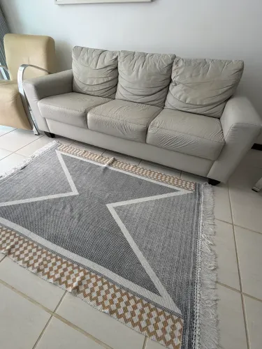 Vendo Sofá 3 Lugares e 2 Potronas de Couro