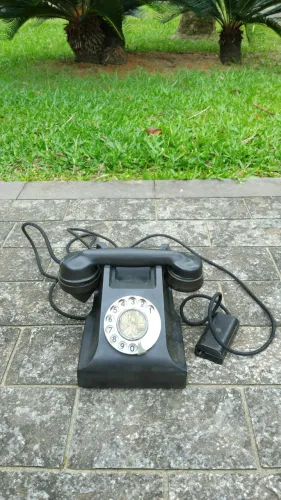 Telefone ? antigo 
