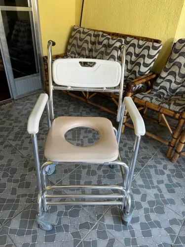 Cadeira de banho com rodas