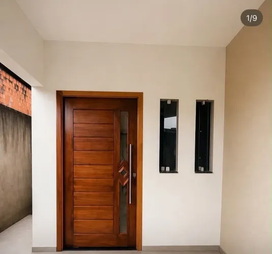 Casa a venda em rua principal