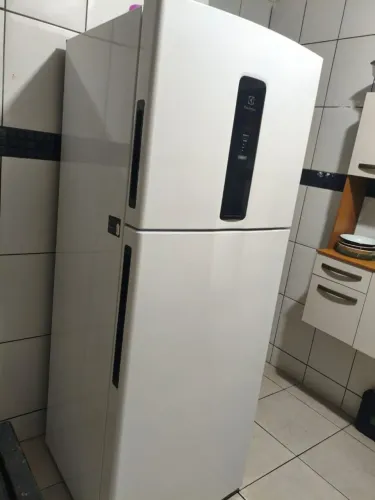 Geladeira Eletrolux 390 litros 