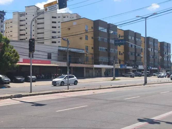 Ponto Comercial na Borges de Melo, 98m² por 1.300 reais.
