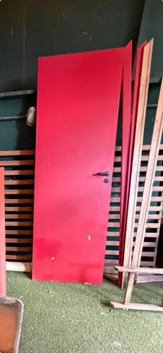 Porta de quarto Madeira Reforçada como nova