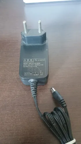 Fonte Alimentação de energia 12V 1A da marca Arris Mod. NBS15C120100HB