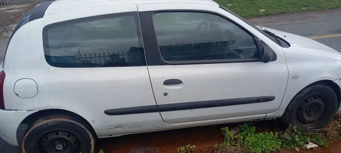 Banco de Couro Clio