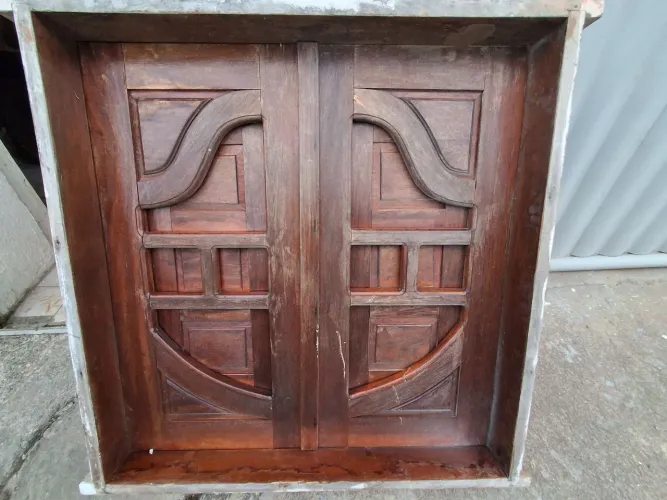 Janelas de madeira maciça