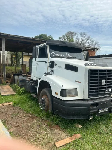 Vendo essa volvo 310 precisando de reparo no motor