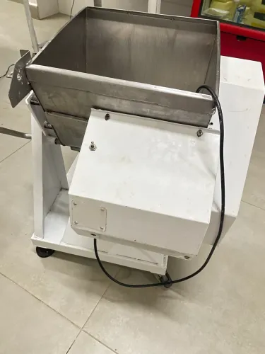 Vendo masseira 25 kg