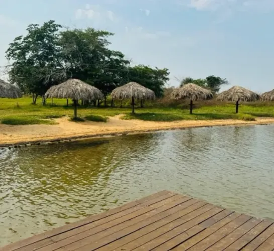 Vendo Ágil de chácara 2500m² a Beira Lago(Aceita carro em bom estado na proposta)
