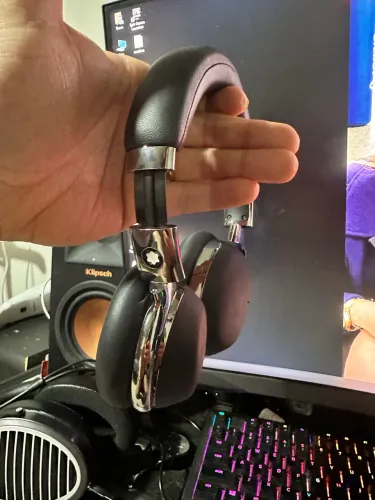 Fone Montblanc MB01 de alto padrão e alta fidelidade feito pela Audeze