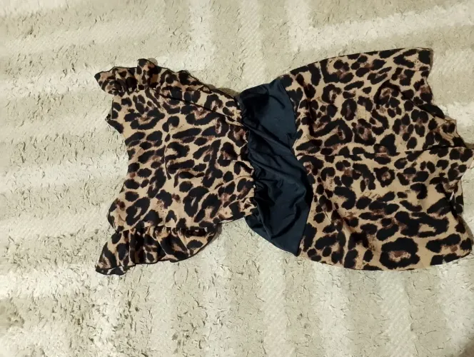 Vestidos e um macaquinho onça 