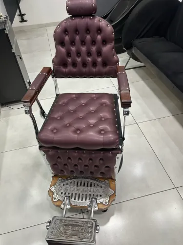 Vende-se uma cadeira de barbeiro