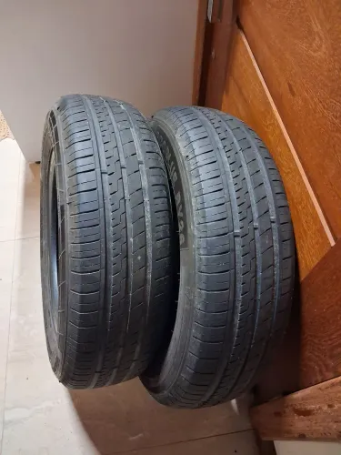 Vende dois pneus 175/75 R14